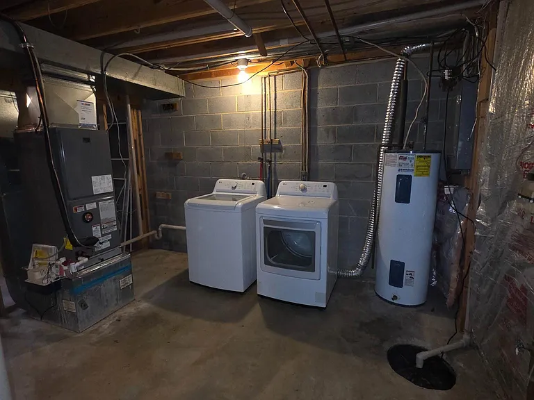1758 Springfield Ln — Photo 15