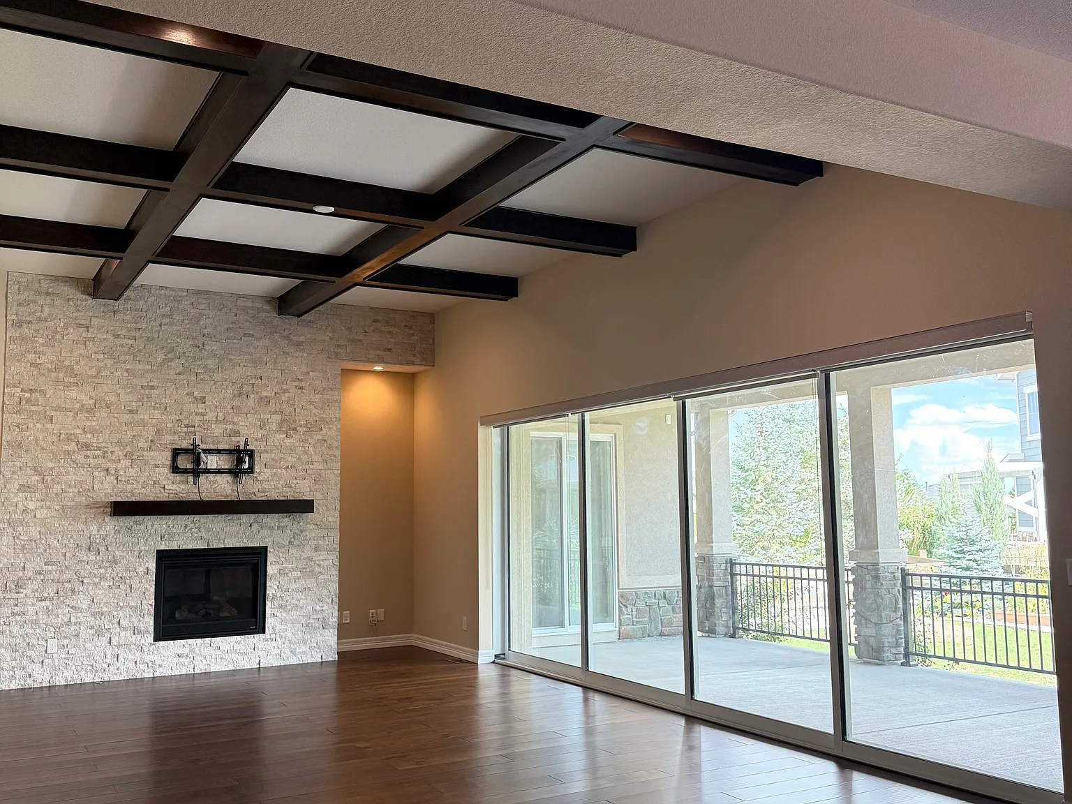 4 bed, 3925 sqft, $4,800 — Photo 3