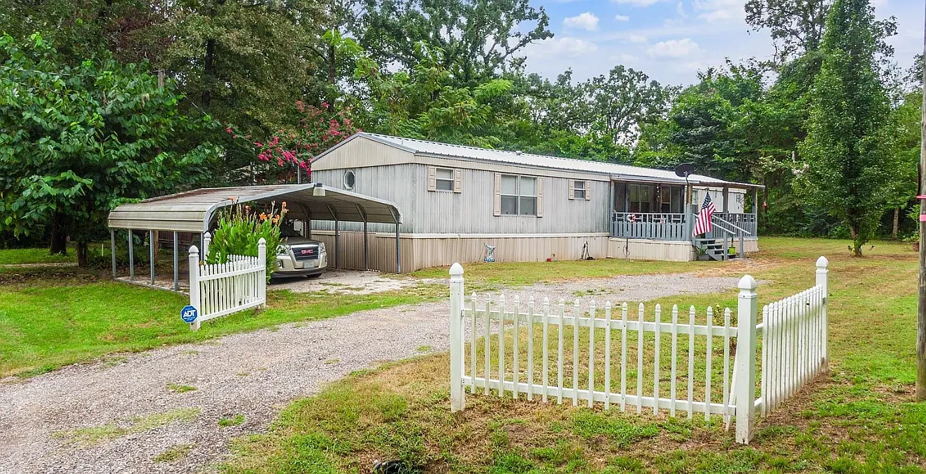 3 bed, 1280 sqft, $1,180 — Photo 1