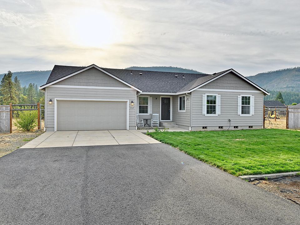 1st image of 585 E Forks Cir