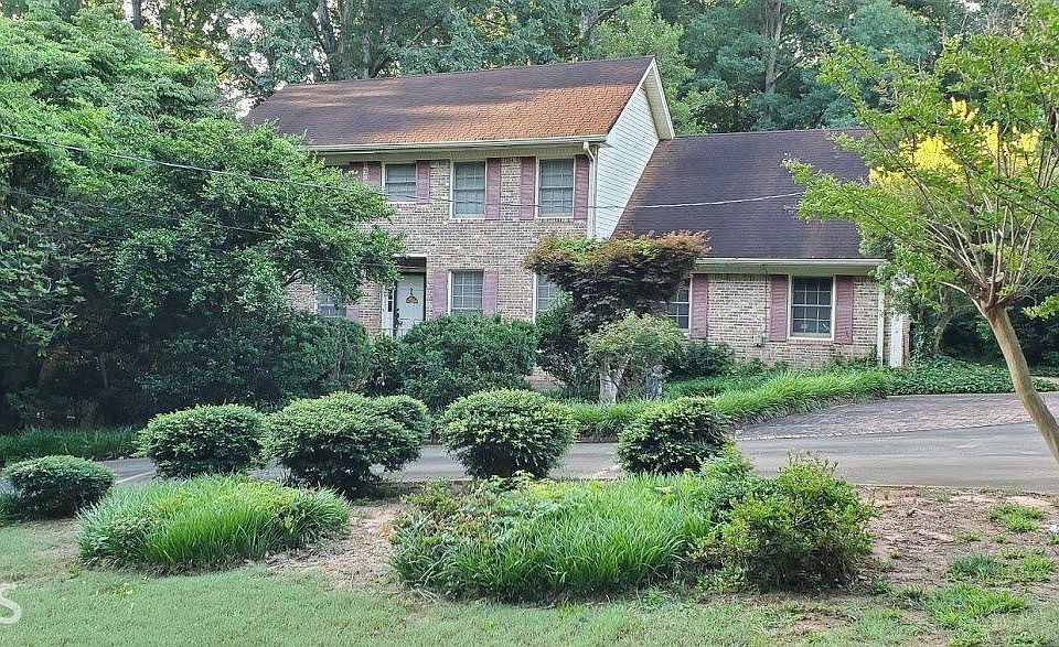 1st image of 2619 Country Club Dr SE