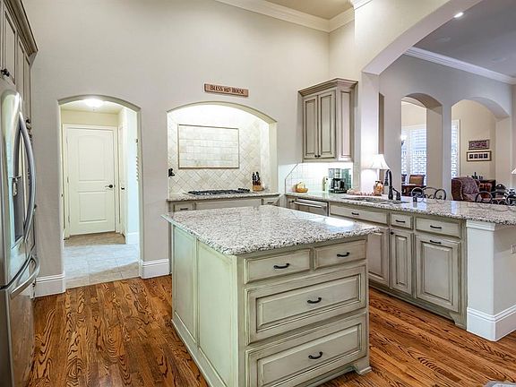 3rd image of 6206 Cambridge Gate Dr
