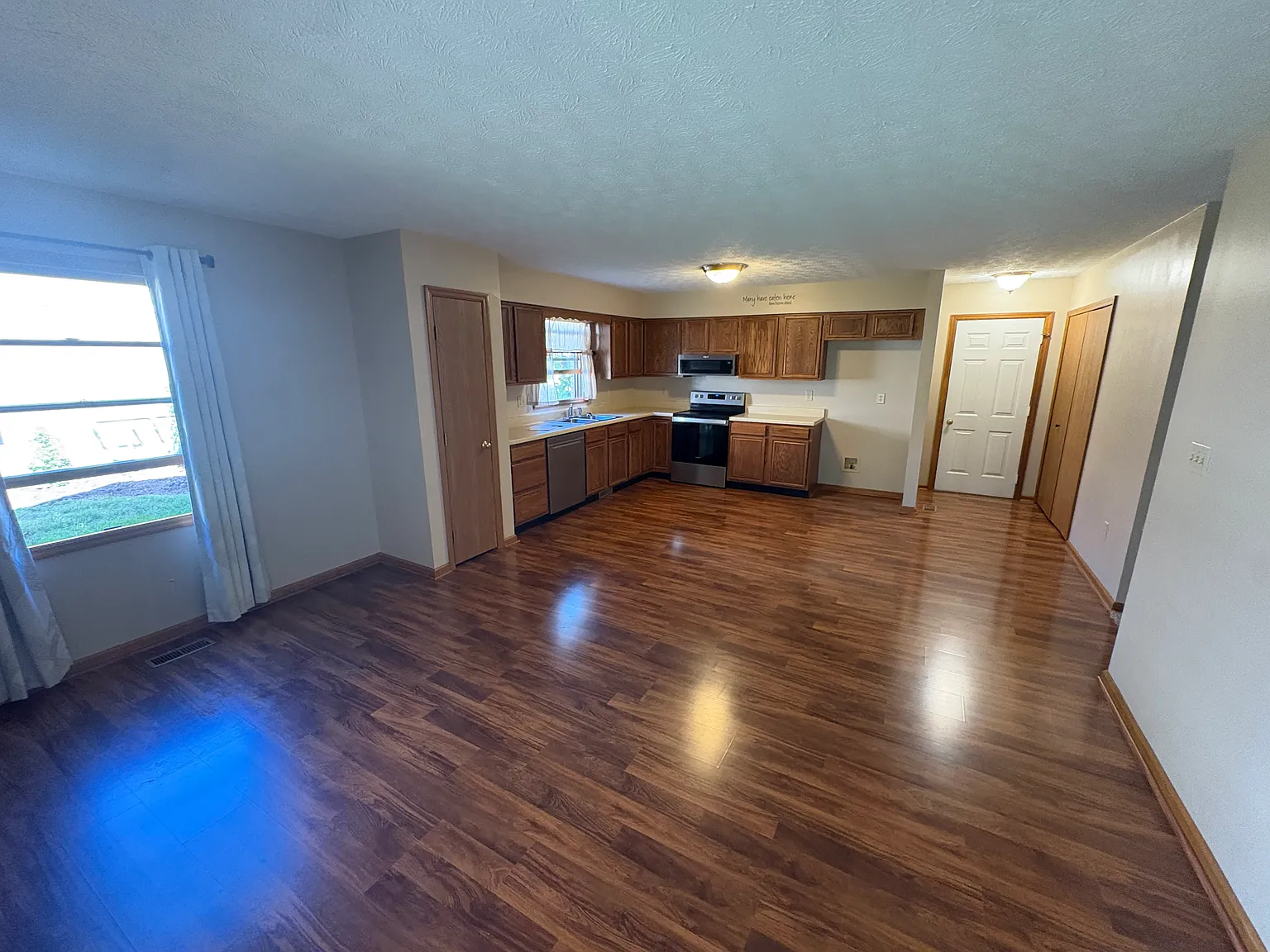 2 bed, 1450 sqft, $1,625 — Photo 4