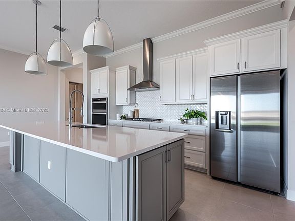 4th image of 627 SE Boboli Way