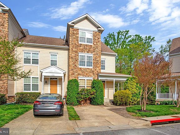 3rd image of 3725 Bedford Dr