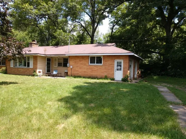 9217 S 24th St, Portage, MI 49002