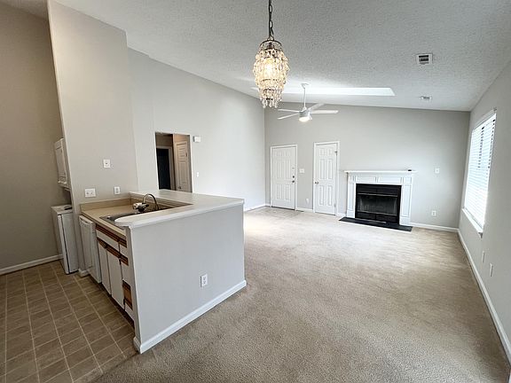 5th image of 220 Lantana Ln Unit 1-B
