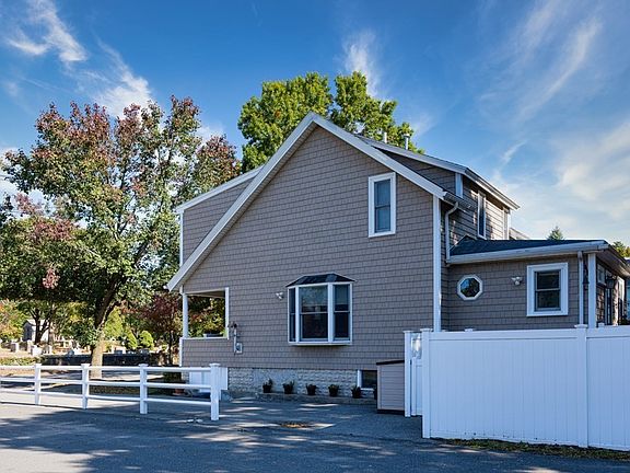 5th image of 413 Essex St