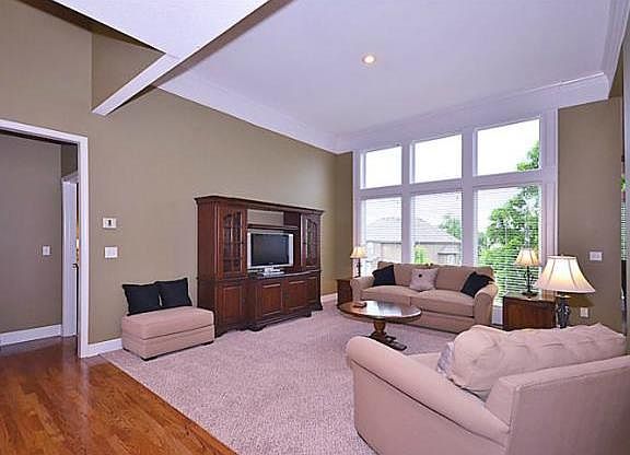 5th image of 3611 NE 95th St