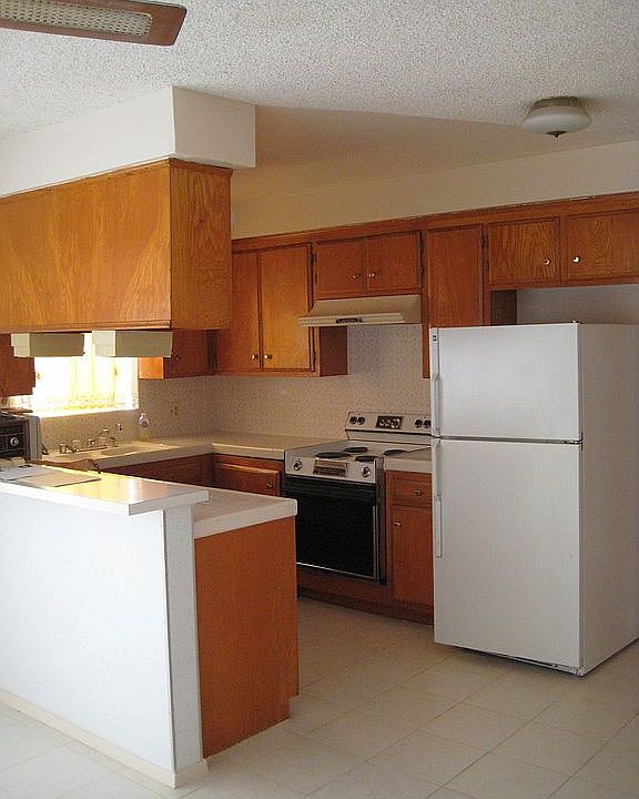 2nd image of 810 Edgewood St Unit 202