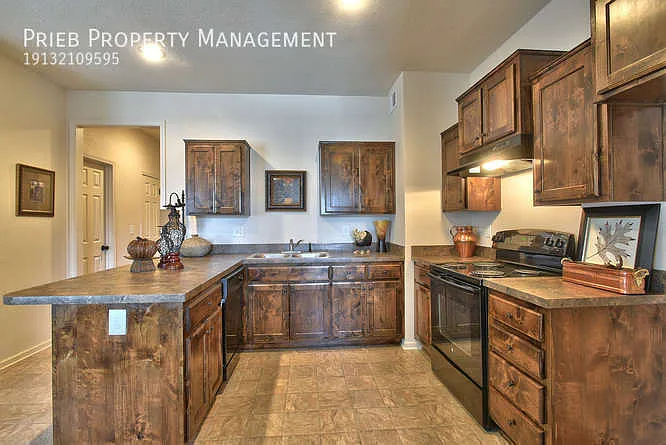282 N Ferrel St — Photo 10
