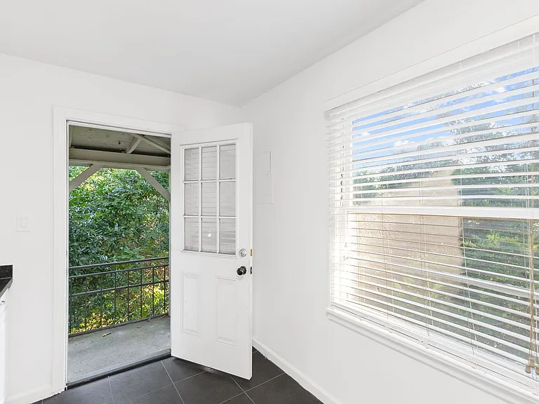 Cahaba Park Apartments — Photo 28