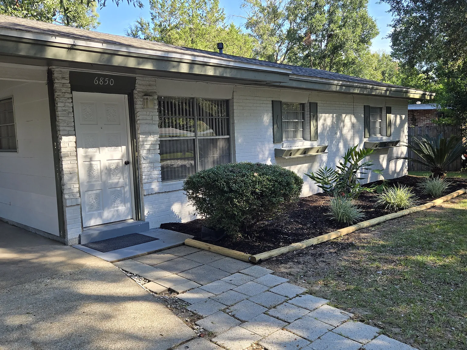 3 bed, 1.5 bath, 1100 sqft, $1,600 — Photo 2