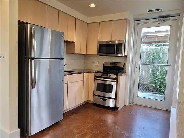 4877 Laurel St #C — Photo 8