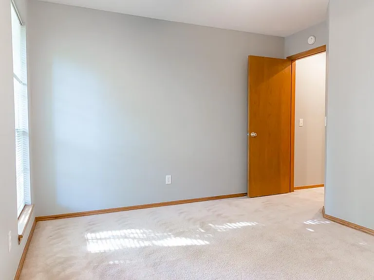211 Oakdale Dr — Photo 6