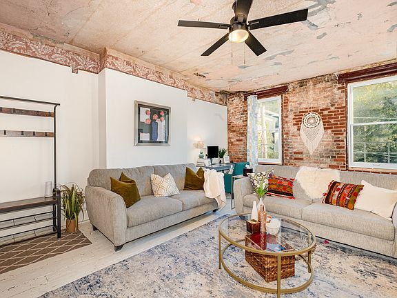 2nd image of 213 Mulberry St #3