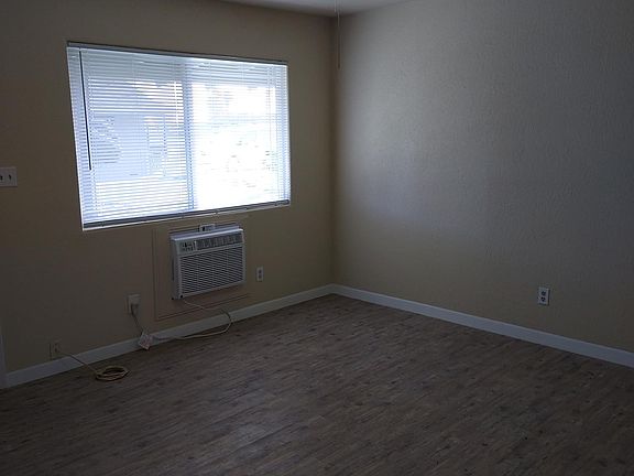 3rd image of 1061 El Margarita Rd APT B