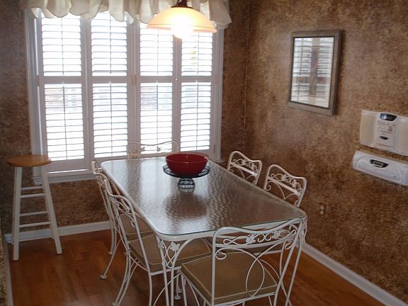 5th image of 205 Crestwood Ct