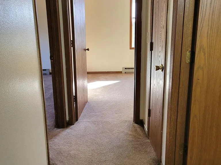 211 W Johnson St — Photo 10