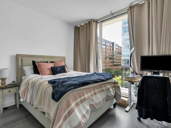 1200 Avenue At Port Imperial image 13 of 20