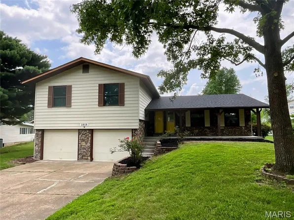 3919 Bellvue Dr, Saint Peters, MO 63376