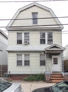 7 Newark Bay Ct, Bayonne, NJ, 07002