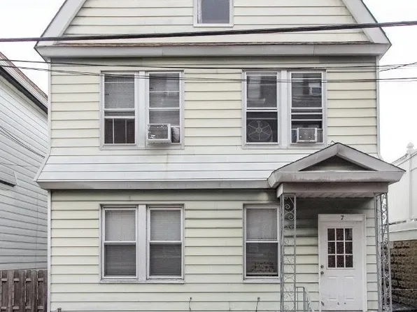 7 Newark Bay Ct, Bayonne, NJ 07002