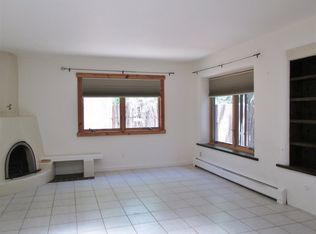 908 Los Lovatos Rd, Santa Fe, NM 87501