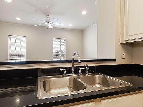 5th image of 700 15th St Unit 1403