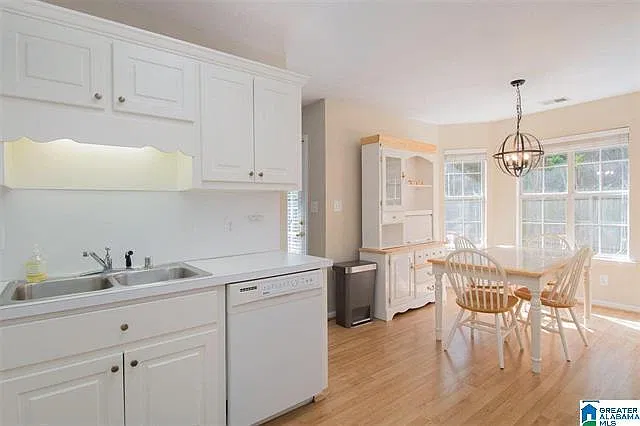 123 Saint Charles - 123 — Photo 2
