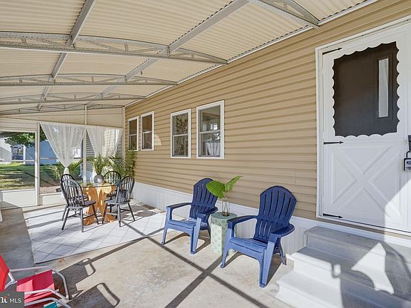 3rd image of 37 Spinning Wheel Ln