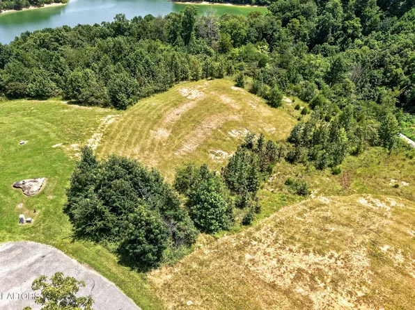 Holly Bend Dr, Byrdstown, TN 38549