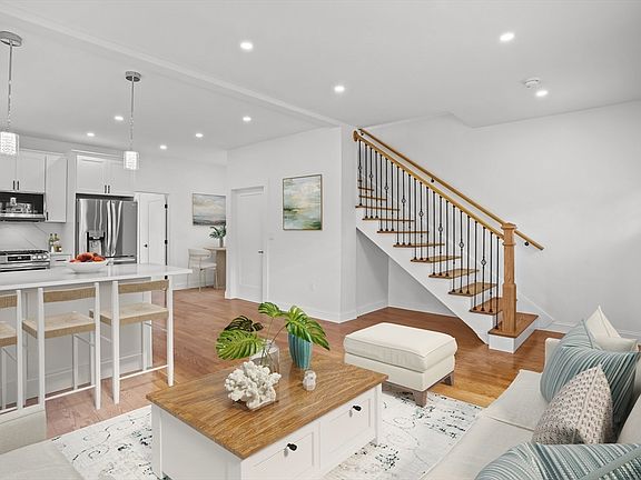 4th image of 24 Cottage St