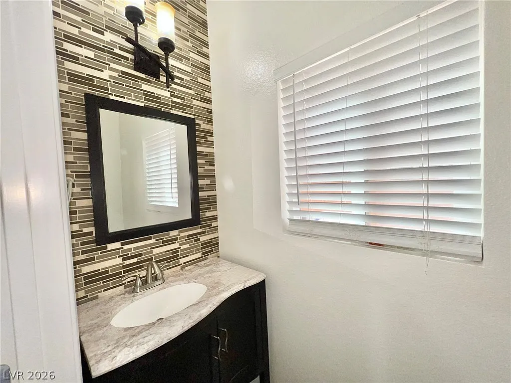 4 bed, 2.5 bath, 2292 sqft, $3,300 — Photo 4