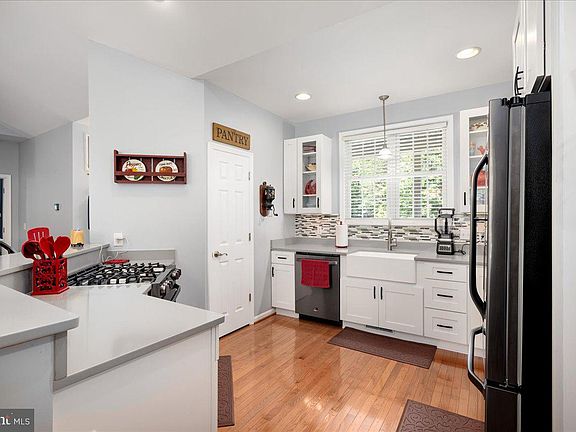 5th image of 1346 Alma Gaynelle Dr
