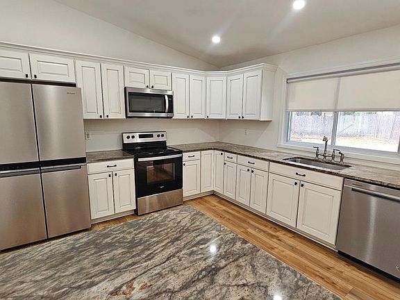 4th image of 18 Edgeview Ln