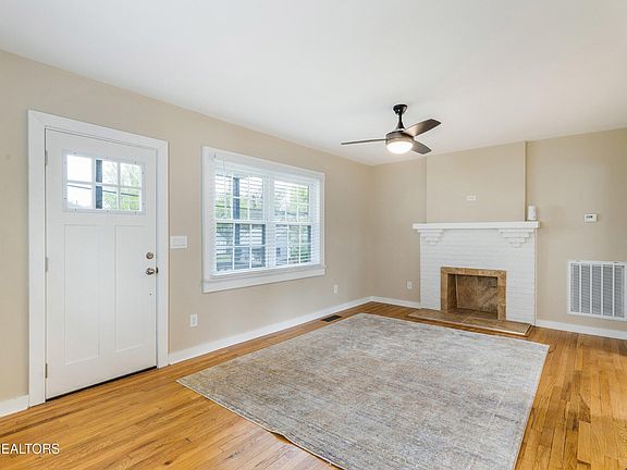 4th image of 960 Maynard Ave