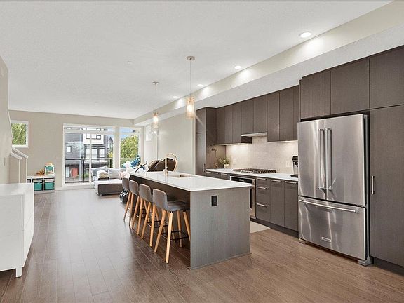 4th image of 4662 Hemlock Way #105