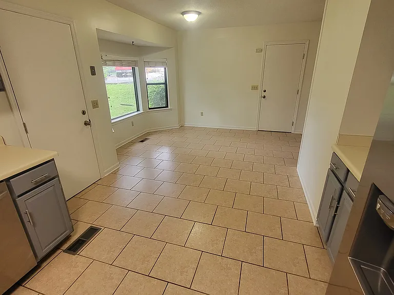 7001 Pauline Cir — Photo 15