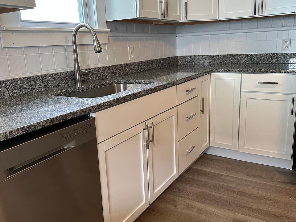 Kitchen granite countertops, dishwasher