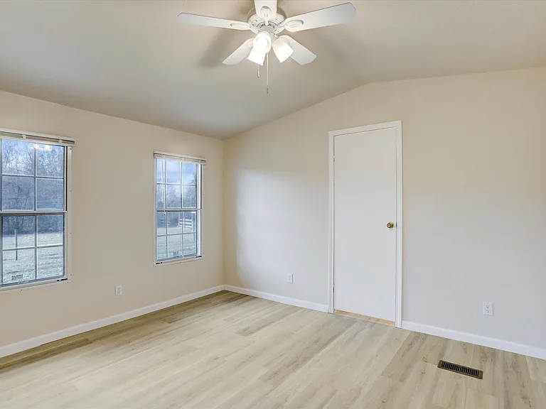 5806 S Highway 35 — Photo 9
