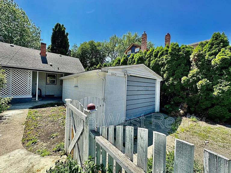 840 Bernard Ave — Photo 40
