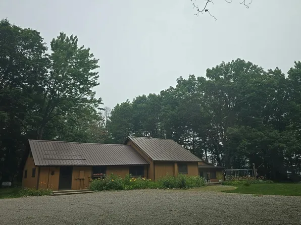 5409 Betsie River Rd, Interlochen, MI 49643