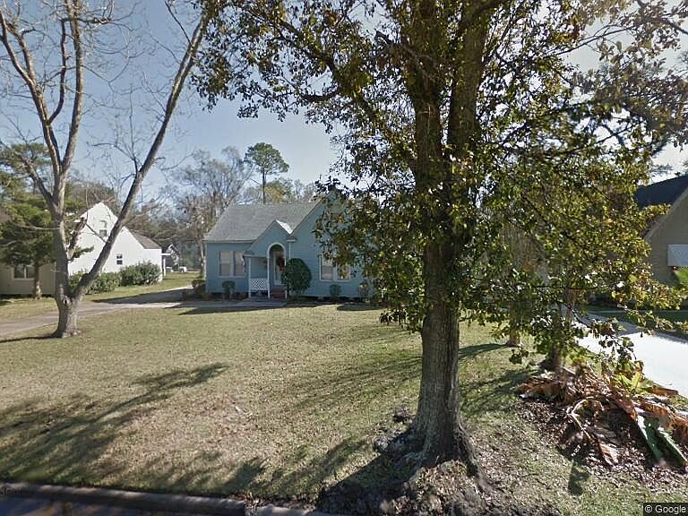 1st image of 4520 Woodlawn Dr