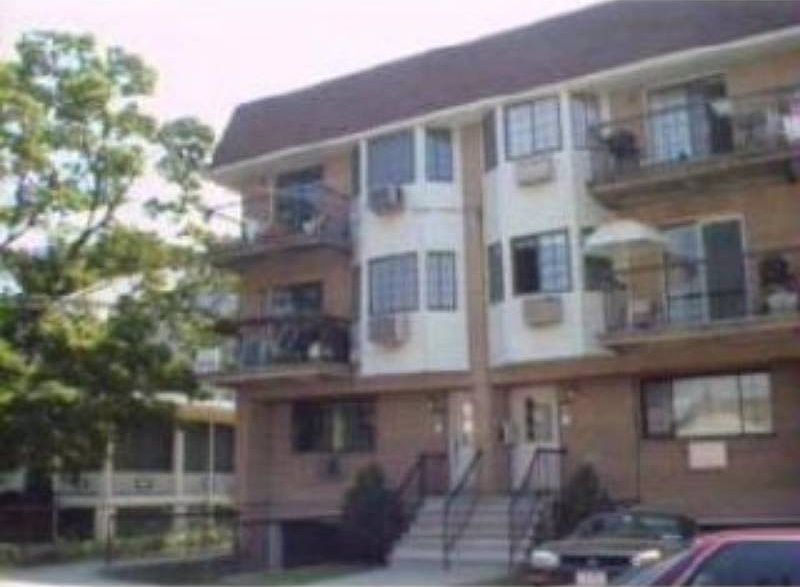 1st image of 1368 E 92nd St