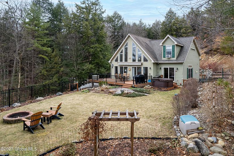 3rd image of 605 N Shore Road