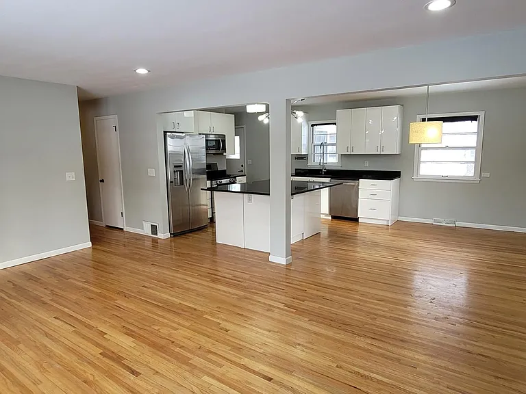 6923 Barberry Ln — Photo 7