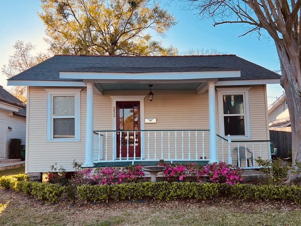 Great curb appeal with flowering azaleas