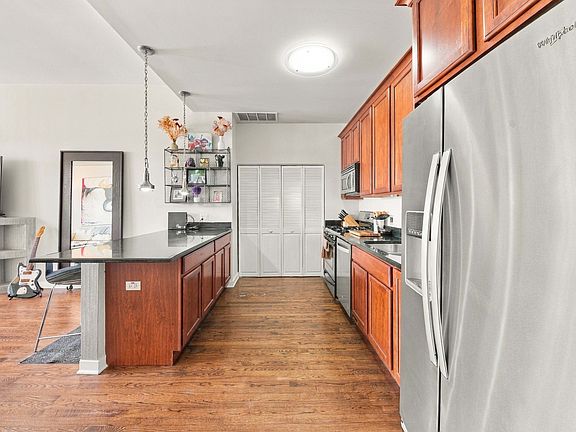 5th image of 2510 W Irving Park Rd Unit 306