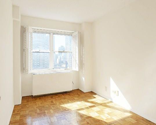 4th image of 1659 2nd Ave #16E